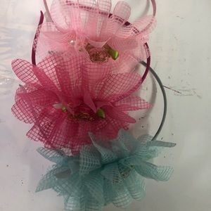 I’m selling girl hair band set of three